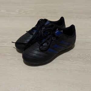 ✨ adidas Kids Cleats in Black and Blue